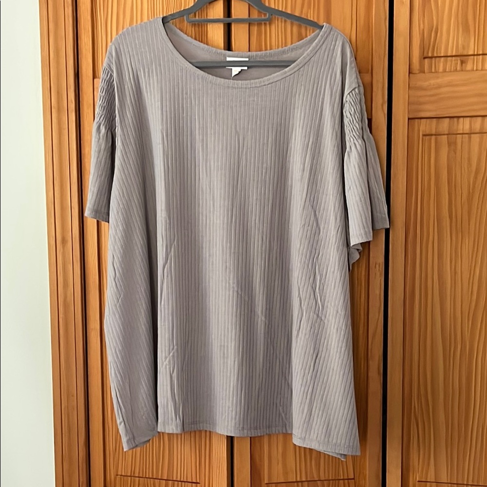 NWT silver grey Stephanie top